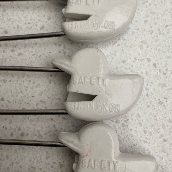 Set of 4 Vintage Duck Diaper Pins Blue and White Nursery Retro Baby - Picture 5 of 6